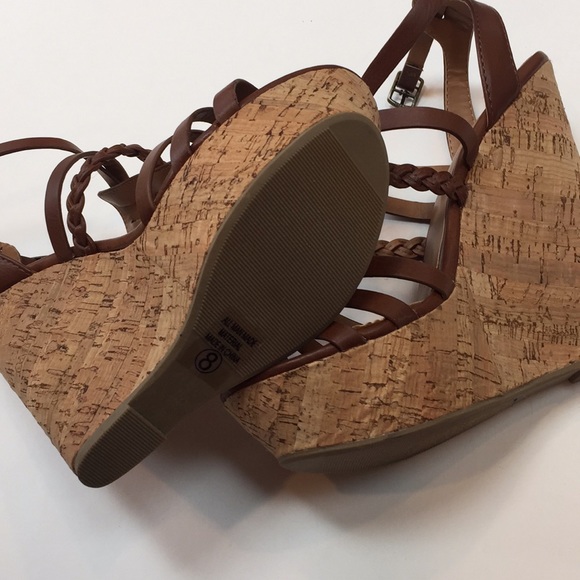 NWT Charlotte Russe Larissa Wedges Size 8 - Picture 4 of 7